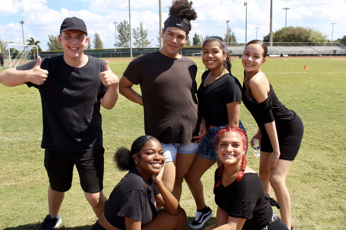 gatorsof2020's tweet image. Hope you all had a great time at Senior Field Day! Congrats to Teams Backyardigans, Minorities, and No Limit for getting first, second, and third! dropbox.com/sh/y9fbq8ogi20…