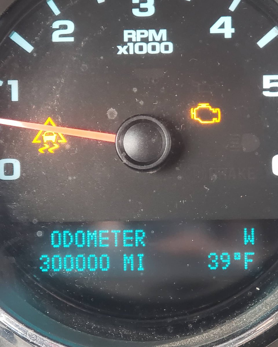 814CodeMan's tweet image. I finally did it and hit my Dad's goal of 300,000 miles in truck ... The truck ain't pretty, but she gets the job done and keeps on going ... Miss ya Dad, hope you're smiling up heaven seeing her hit 300,000 finally!!!  #Chevy #ChevySilverado #chevrolet  @chevrolet @GM @mtbarra