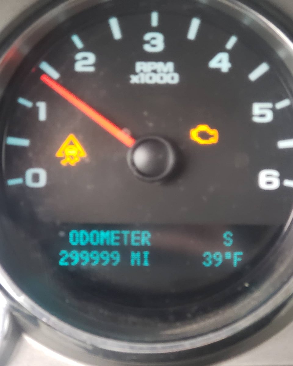 814CodeMan's tweet image. I finally did it and hit my Dad's goal of 300,000 miles in truck ... The truck ain't pretty, but she gets the job done and keeps on going ... Miss ya Dad, hope you're smiling up heaven seeing her hit 300,000 finally!!!  #Chevy #ChevySilverado #chevrolet  @chevrolet @GM @mtbarra