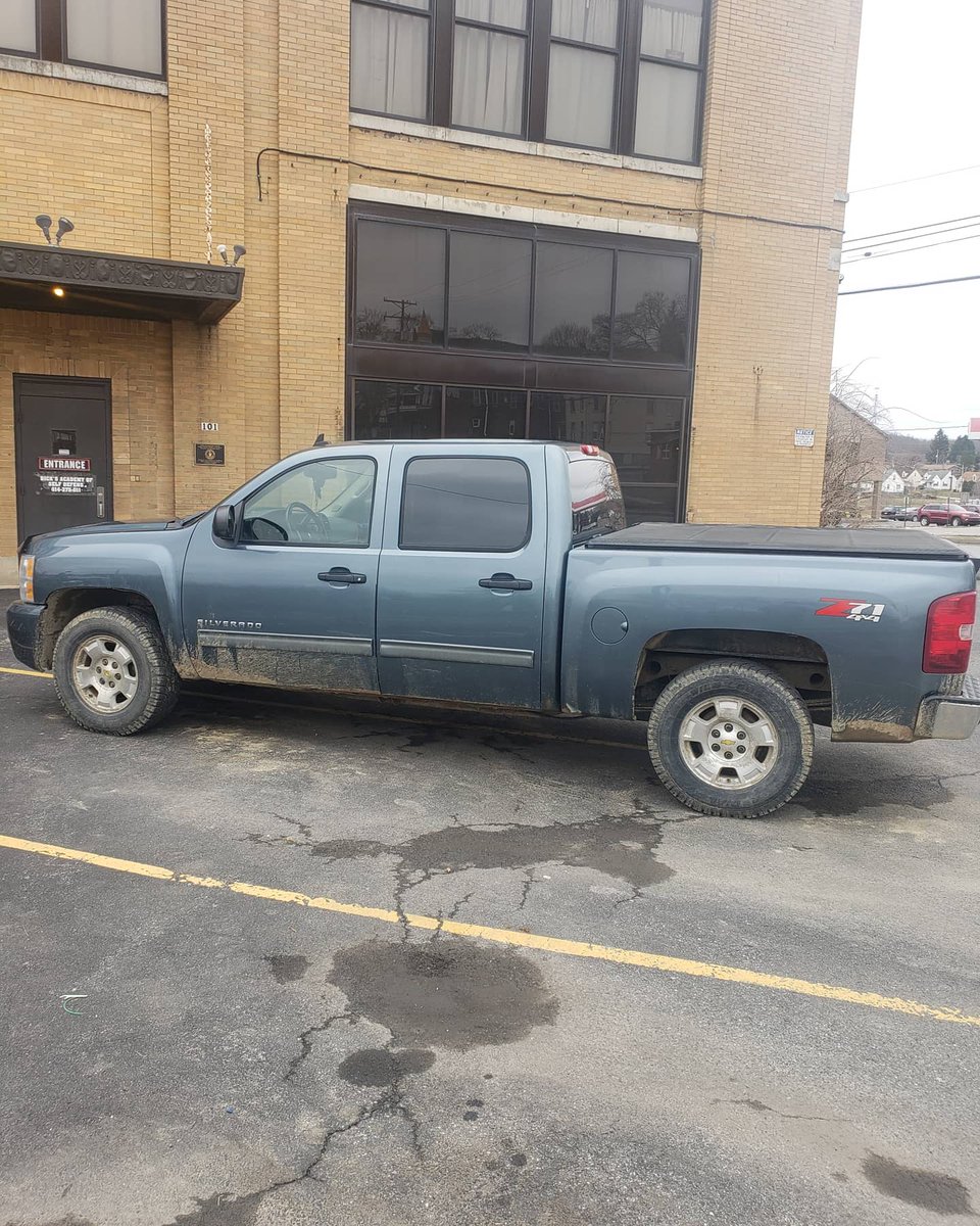 814CodeMan's tweet image. I finally did it and hit my Dad's goal of 300,000 miles in truck ... The truck ain't pretty, but she gets the job done and keeps on going ... Miss ya Dad, hope you're smiling up heaven seeing her hit 300,000 finally!!!  #Chevy #ChevySilverado #chevrolet  @chevrolet @GM @mtbarra