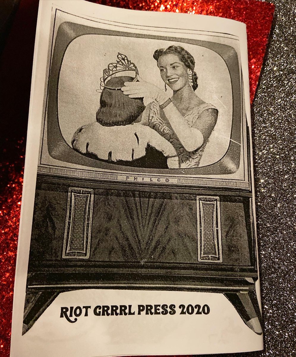 JolieRuin's tweet photo. New issue of #CopyKitten:
https://t.co/bfVyURNZyt
🐱🖤
#zine #zines #artzine #xeroxart #xerox #collageart https://t.co/TcByZdAsgu