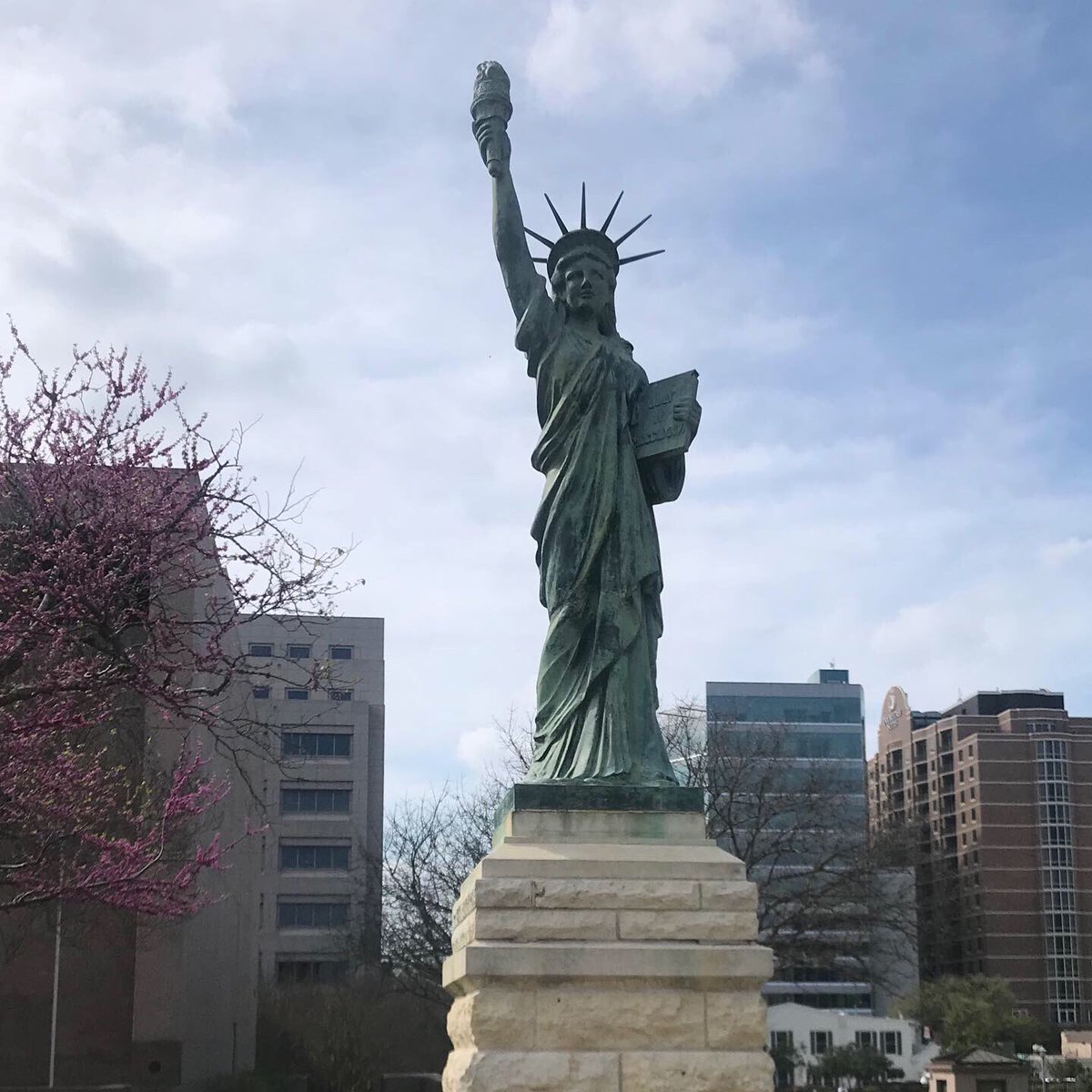 msgmakeshistory's tweet image. What am I doing for Spring Break? I don’t want to brag but today I got to visit the Statue of Liberty, shared my plans for taking over the government...    #JordanMSLegends #FlyingVees