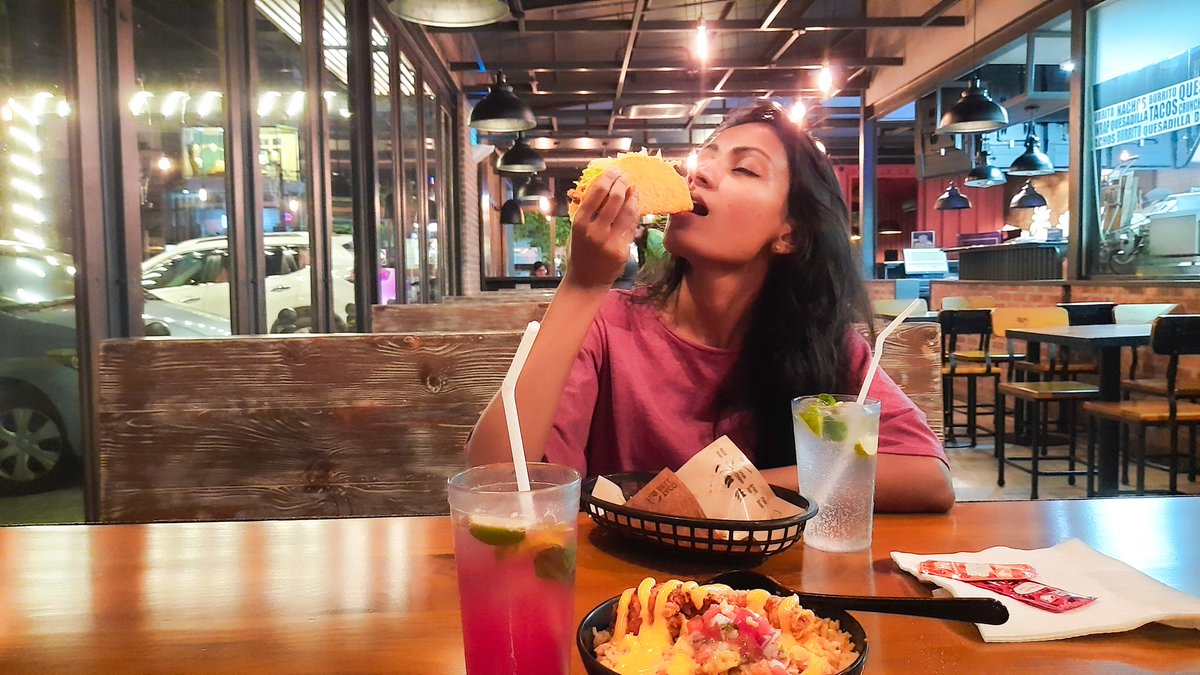 offihiro's tweet photo. I open my mouth and close eyes to eat Taco 😝🌮🌮
#lastnightsfun #dinner #dinnerout #SriLanka #taco #tacobellskills #tacobell https://t.co/9sFqNZ6mon