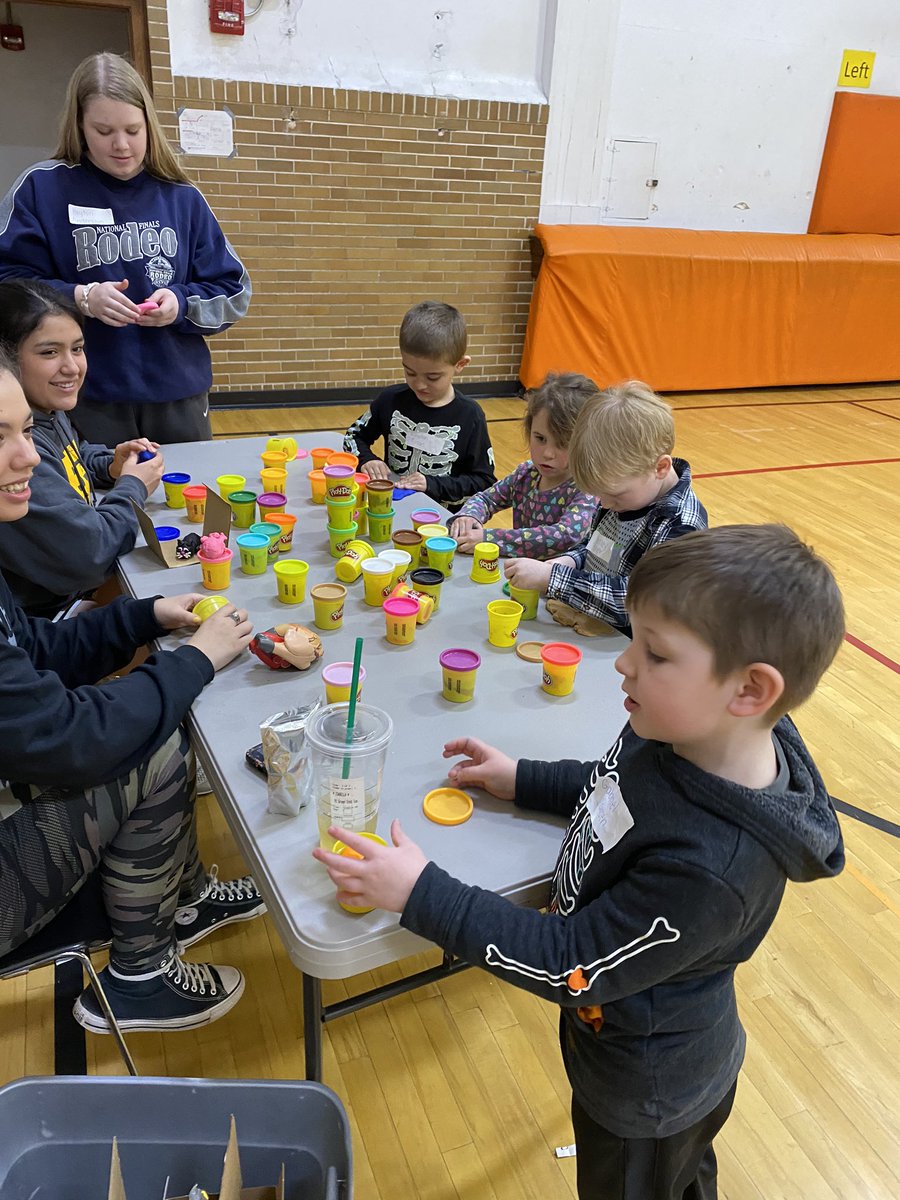 stacey_rector's tweet photo. Kids Science Day March 2020!!! Exploring the HEART. Thanks to Mrs. Imhoff for the chicken hearts.#mepoclassroom https://t.co/HU78UjU0qb