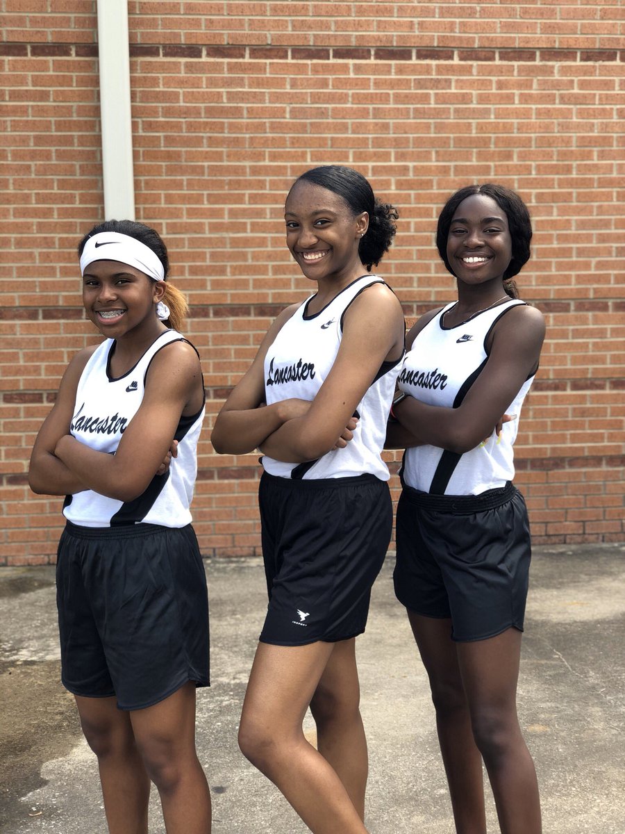 WeboGirlsTrack's tweet photo. Great day at Practice with the JV in their new practice gear. #Weboway https://t.co/GoxC3FahOw