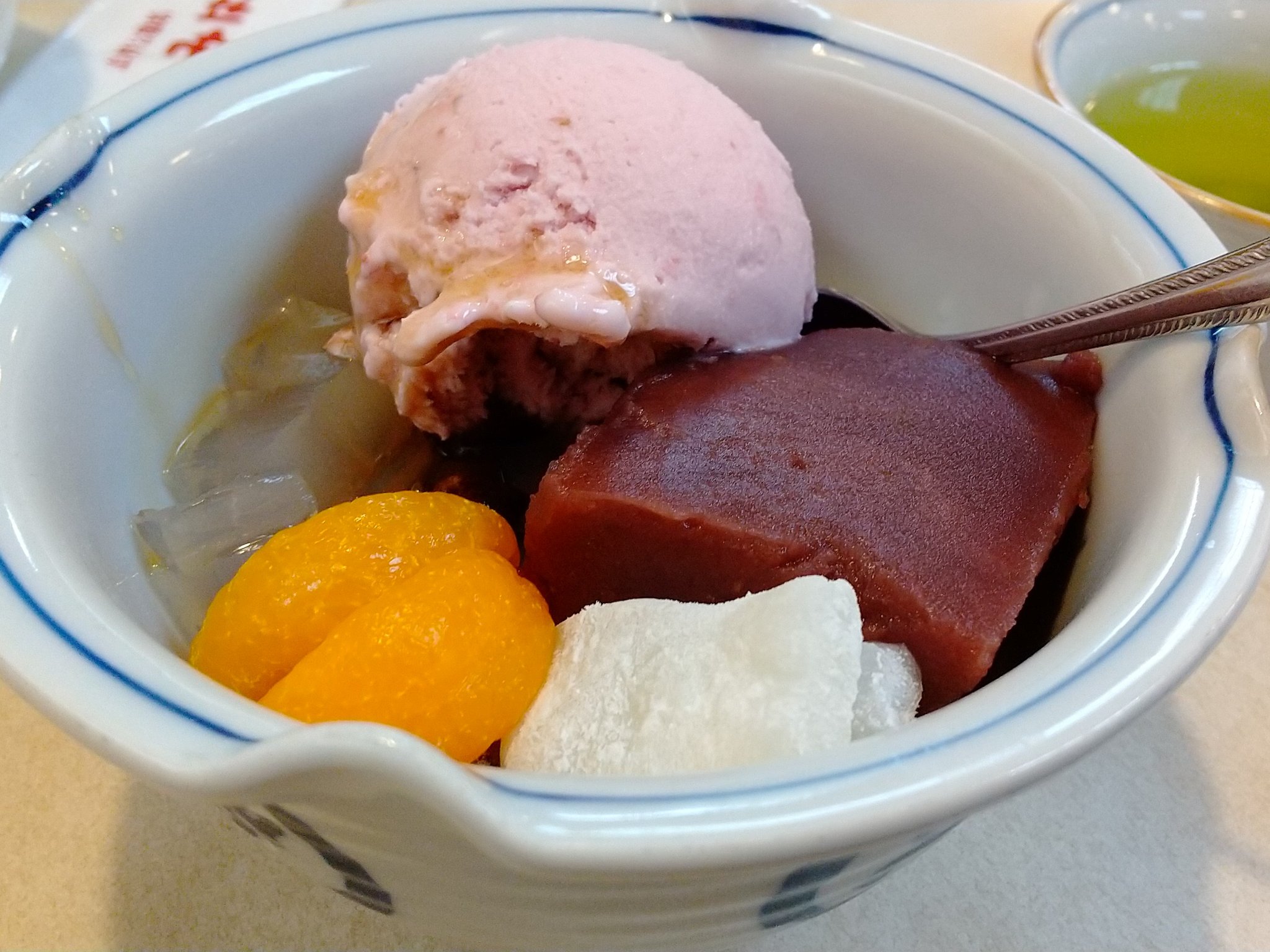 トトロンのほぼラーメン日記 あんみつ みはし 上野 桜あんみつ 桜アイス 桜の香りがほわっと 春の訪れを感じさせます T Co Opxibsktpt Twitter