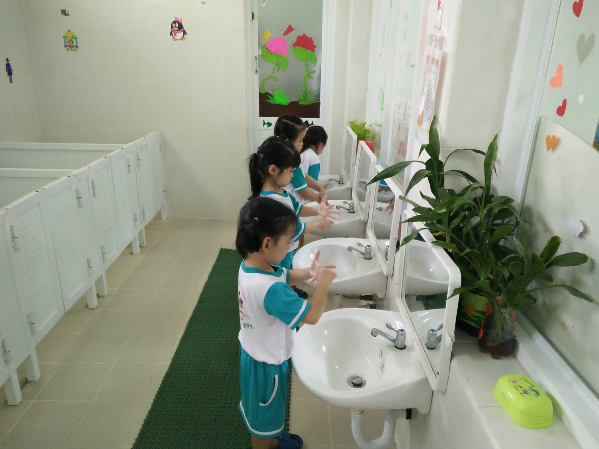 ctyphocho's tweet photo. Lo ngại dịch bệnh không giảm. Đồng Nai là tỉnh đầu tiên cho học sinh mầm non đến THCS nghỉ hết tháng 3. Có thể sắp đến là TPHCM chăng?
#Corona #COVIDー19 https://t.co/SLhrO7EYCD
