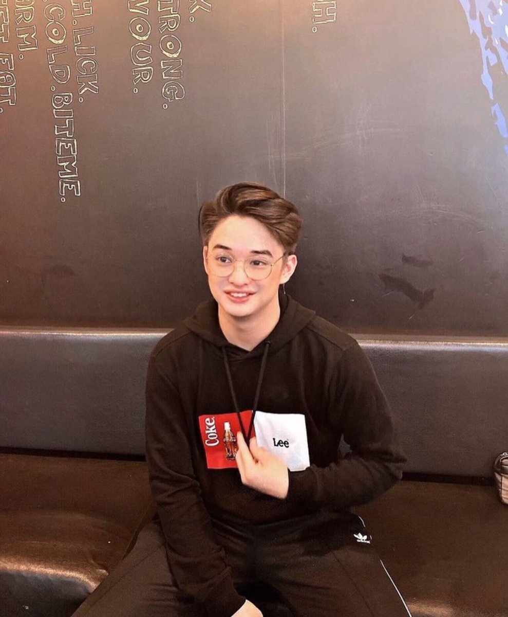 LCheerersOFC's tweet photo. Do I look better with specs? 👀

@blueknightlance  IG post https://t.co/Okp1MRsdB6
