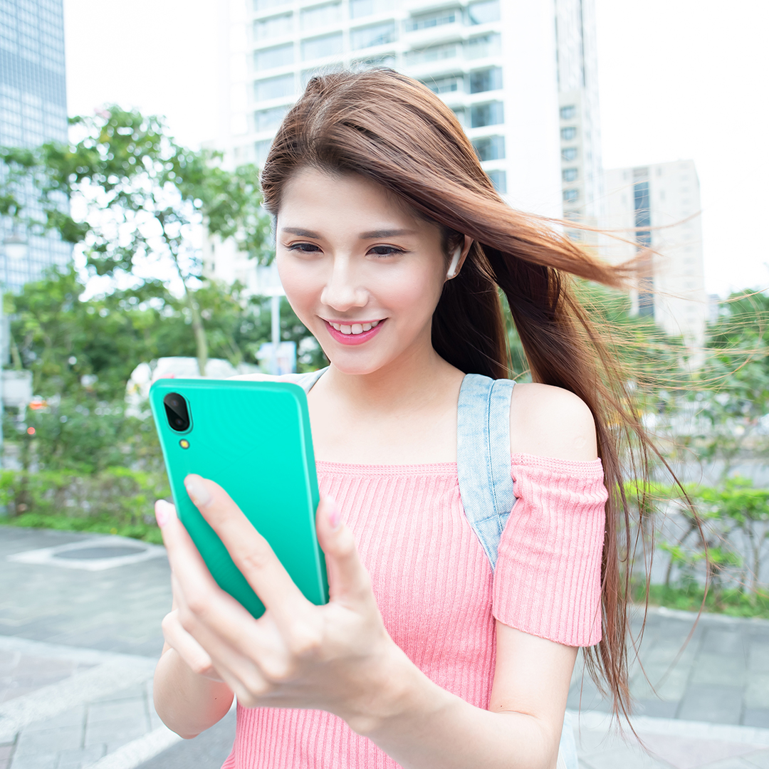 advan_id's tweet image. Biar gak suntuk selama perjalanan ke kampus, mendingan dengerin lagu aja pake TWS @startgo.id. Dentuman bassnya yang oke, bikin kamu tetep enjoy sepanjang perjalanan. #NyamanPakeAdvan #AdvanG3Pro2020 #SuperSpeed #Advan