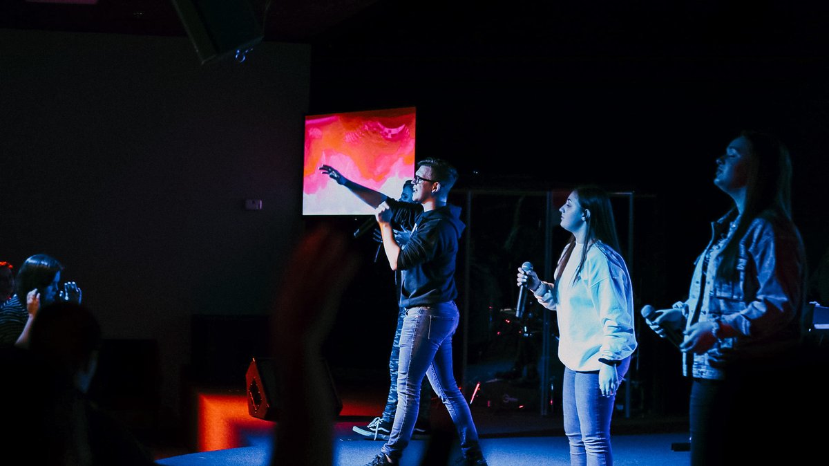 trstudentsstl's tweet photo. We had a blast with you tonight! Join us again on Sunday as we continue our March Madness Series. It all starts at 11:15! https://t.co/sPywVth1nh