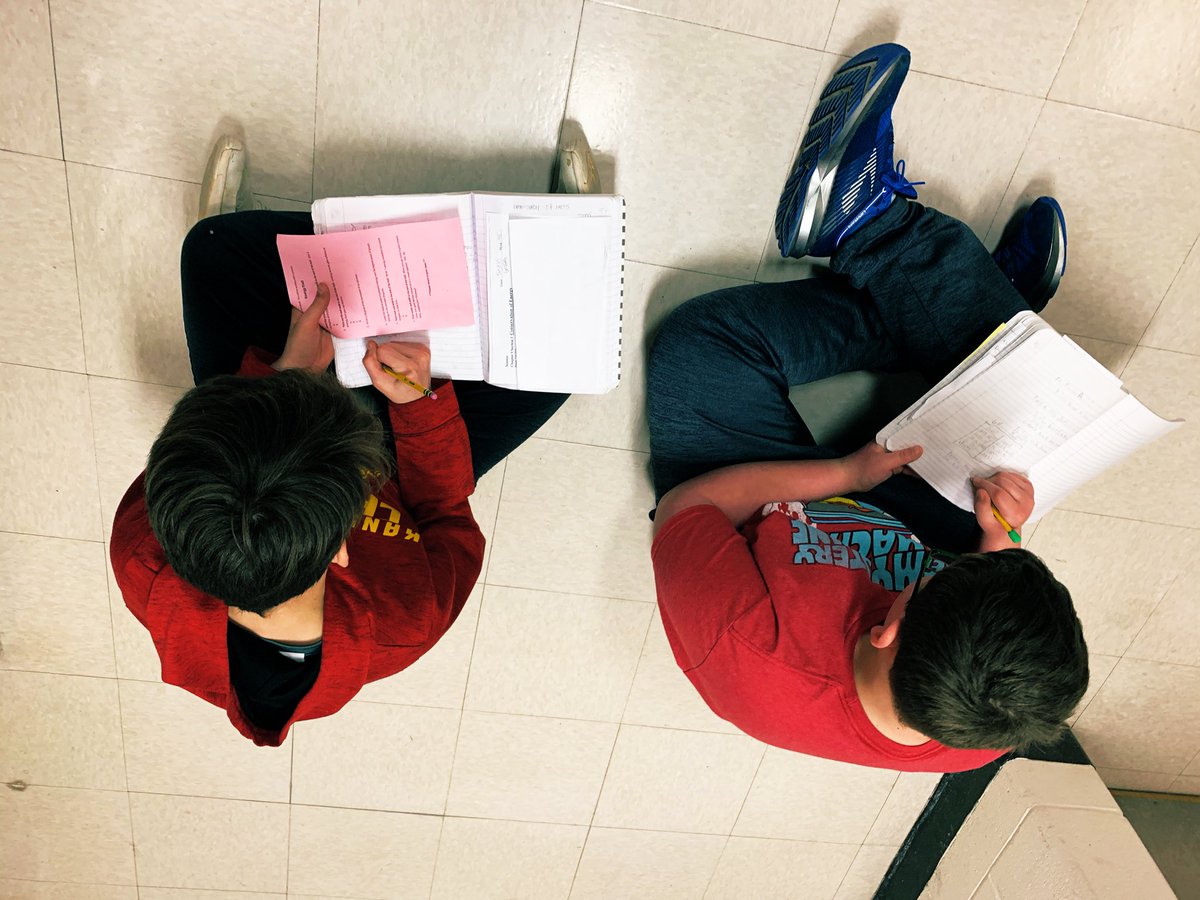 MrsSommerWMS's tweet photo. ๐ Lucky ๐ enough to happen upon these students on their Energy Trail scavenger hunt in 6th grade today! #TigersWMS #WMSLevelUp #LuckOfTheTigers https://t.co/4ojAUGfNxJ