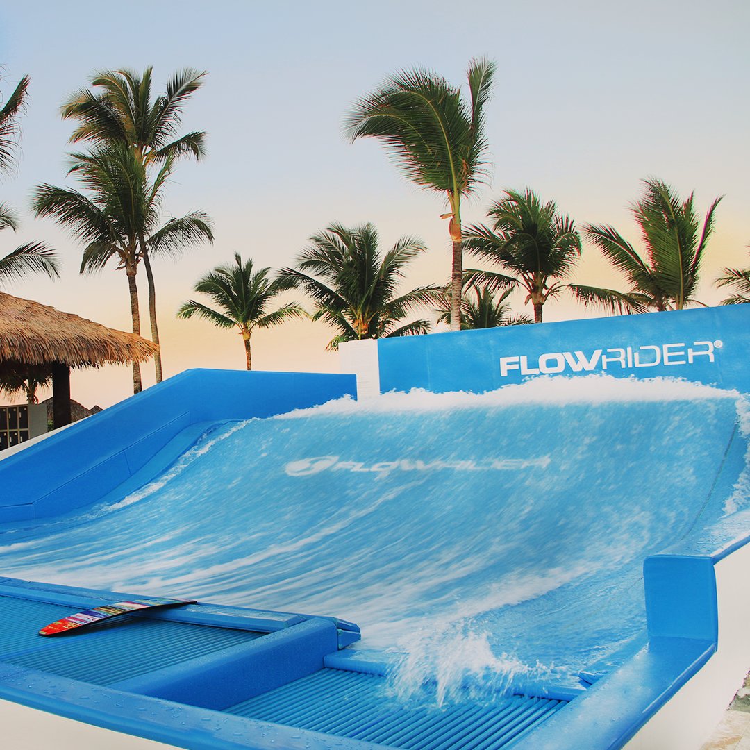 VivantByPam's tweet photo. ¡Ya está aquí! Súbete a las olas, disfruta del sol y aprender a surfear con el Flowrider® disponible exclusivamente en @HRHPuntaCana . 🌊🏄♂️🌴
#MadeToRock #VivantbyRCD #RCDHotels https://t.co/Ujm1torEEm