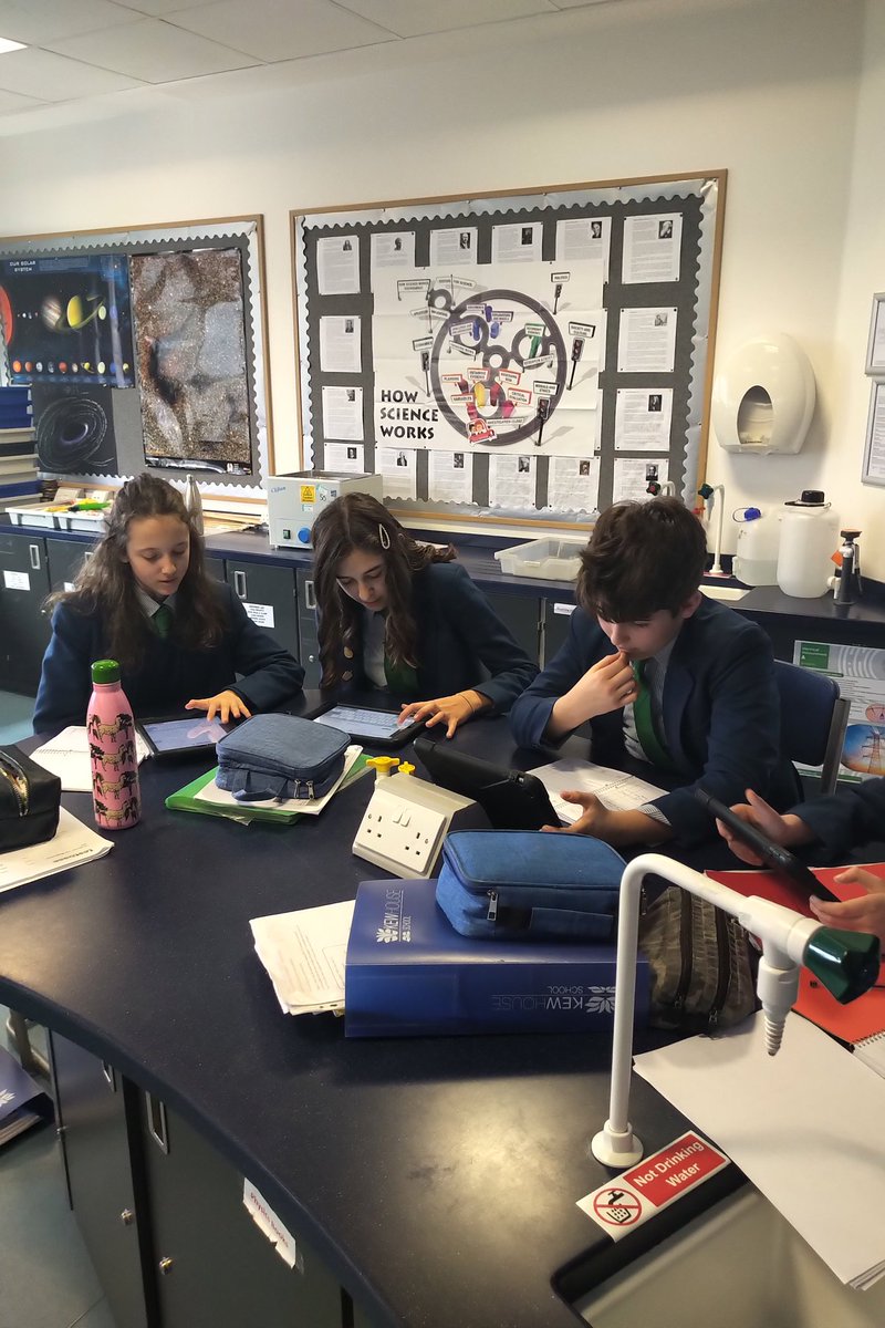 KewHouseICT's tweet image. @KewHouseICT #centurytech goes live with the science students. A new AI package to support learning.