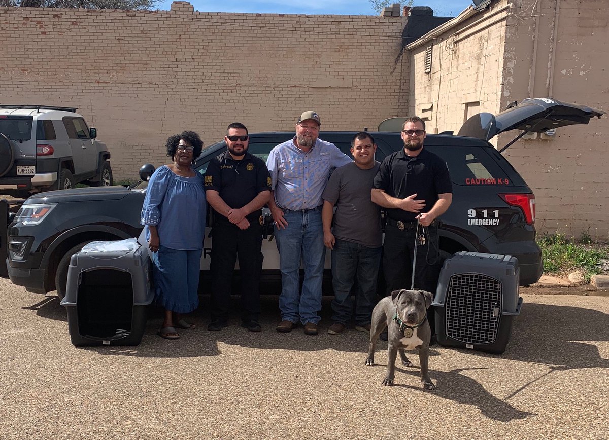 HardwareSpur's tweet photo. Dodger is a very good boy and weβre so happy to have him on our Police force!Β Β We were honored to help provide Kennels for his home and Police cruiser today.Β Β A safe, healthy & thriving community is central to everything we believe in at Spur Hardware. #spurtx #spurpd #smalltown https://t.co/sXsFGw80Hy