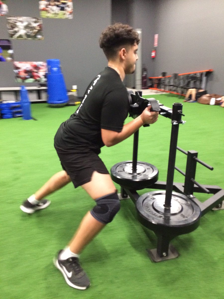 OLcoachGalvan's tweet photo. Grinding at Blind Side Protection, there's no substitute for hard work!
#OwnTheDetails #MuscleMemory #RGVfootball #OffDefLine https://t.co/7zEk23rdT7