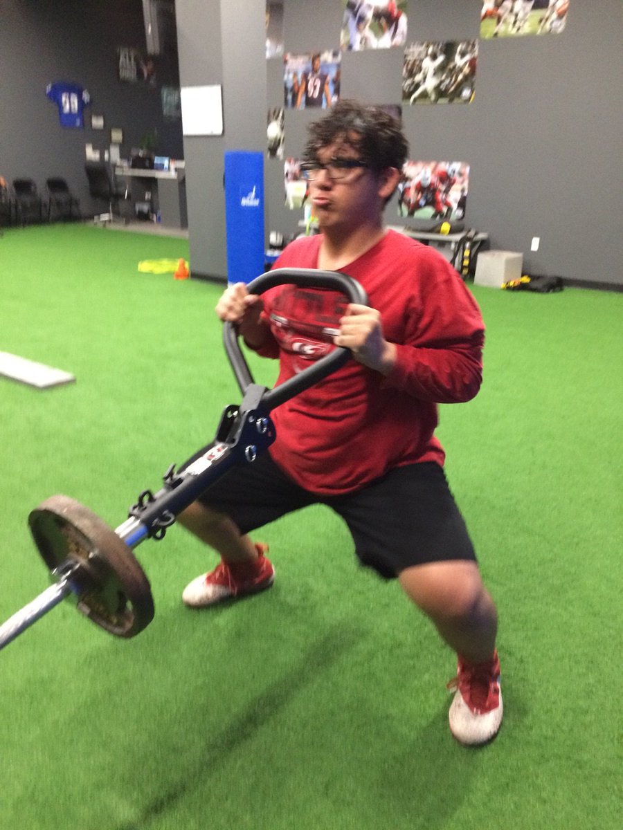 OLcoachGalvan's tweet photo. Grinding at Blind Side Protection, there's no substitute for hard work!
#OwnTheDetails #MuscleMemory #RGVfootball #OffDefLine https://t.co/7zEk23rdT7