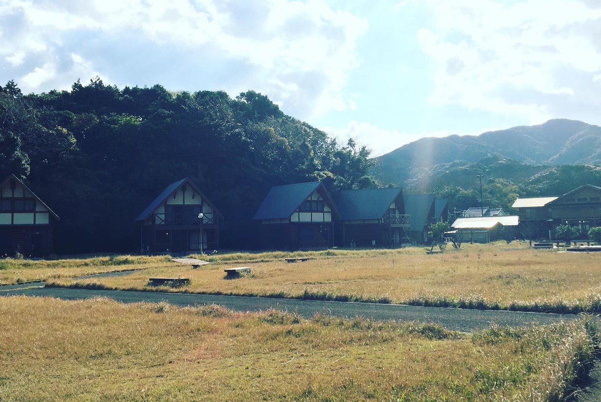 tomomititi's tweet photo. [新事業スタート！]
4/1〜上五島にて二つのキャンプ場を経営することとなりました！

Re-Harmo 再調和

島だからこそある緑と青。

そこで人と地球が改めて調和する。

そんなテーマで柔らかくリスタートします。

30年守ってこられたこの場所を引き継ぐ。
感慨深い。
#ReharmoPJ https://t.co/nbccYfXV5a