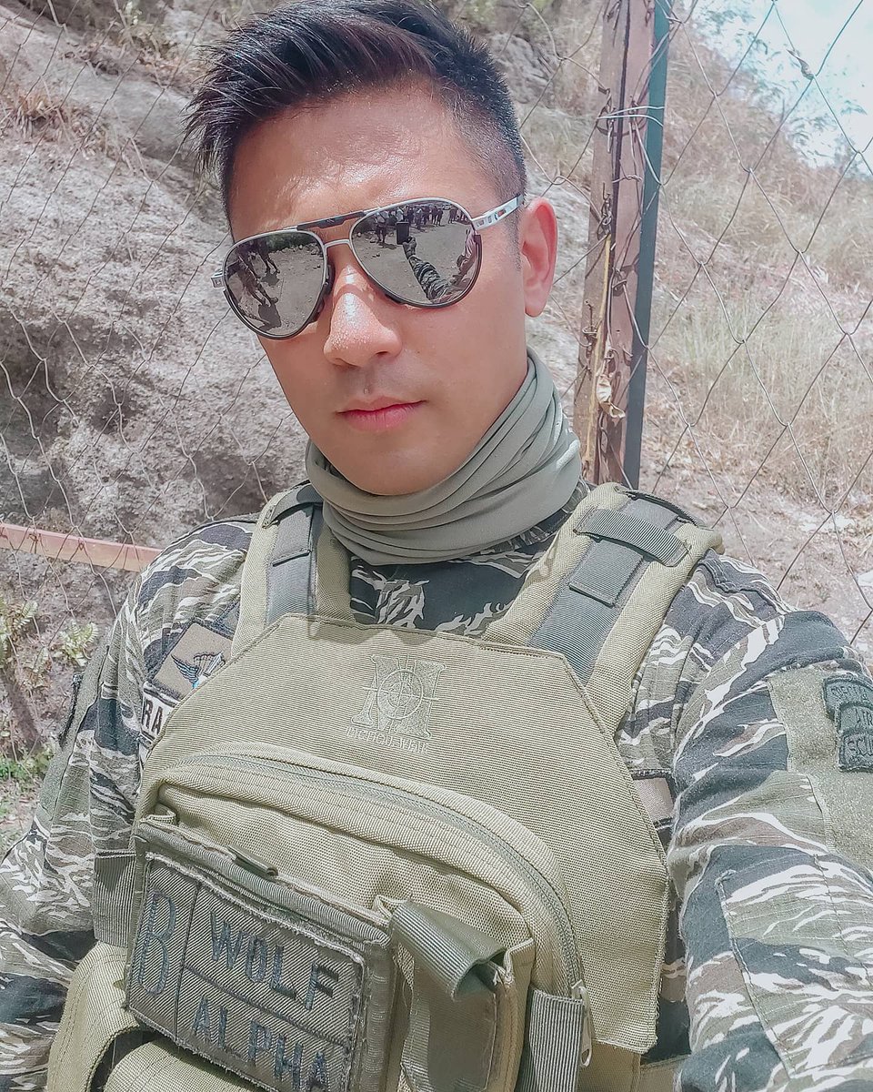 nacinorocco's tweet image. Goodmorning from Wolf. Tara, hataw na sa trabaho! 👊🏽
#DescendantsofTheSunPh 
#Wolf 
#RudyProjectPh