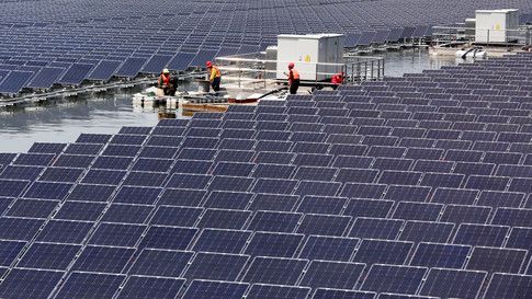wef's tweet photo. The Netherlands is building ‘solar islands’ to fight rising sea levels https://t.co/s2oLeaXjwJ #energy https://t.co/T6i9uG6xbj