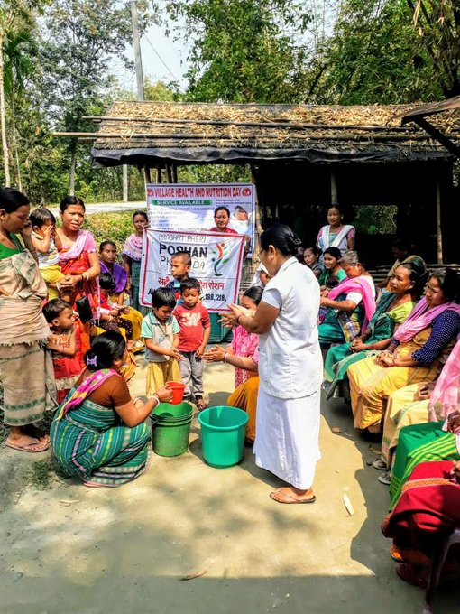 WeCan4Poshan's tweet photo. Amidst the Holi celebrations, the AWWs of #Chirang #Assam are actively organizing handwash &amp; sanitation sessions to sensitize their communities for #PoshanPakhwada2020  #POSHANAbhiyaan
@PoshanAssam @POSHAN_Official @tini_tatatrusts
 @SPreraks @SPreraksNE @MinistryWCD https://t.co/YyXUvsdFxl