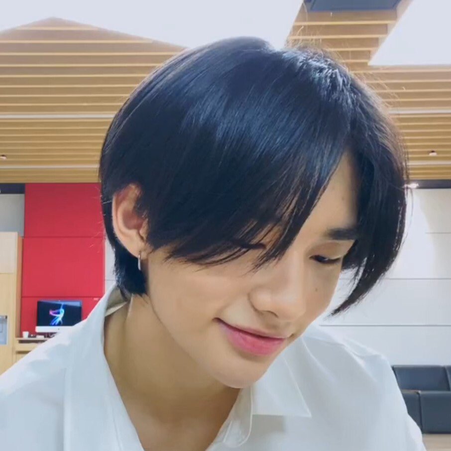 「 day 71/366 」　　　↳  #스트레이키즈  #황현진i had sucha chill day, i really like this for me :D i hope you had a WONDERFUL day, i’m so excited for skz2020 i love you so much hyunjin <3