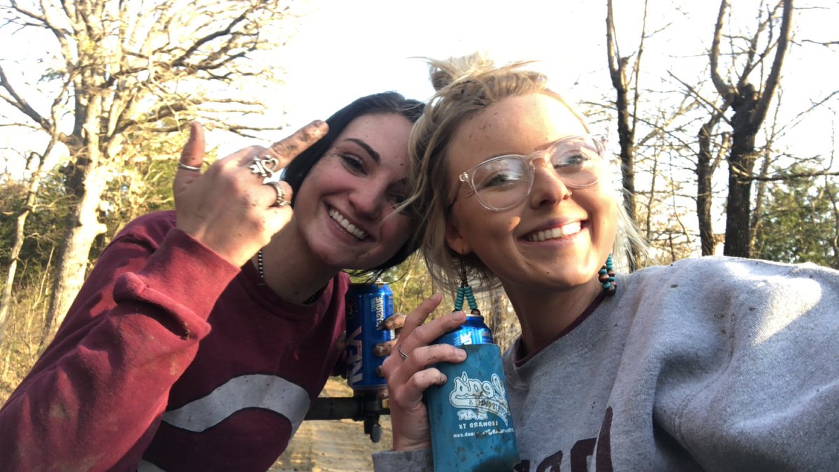 KinnamonP's tweet photo. maybe best friends are our real soulmates. https://t.co/JRIq3cAJqe