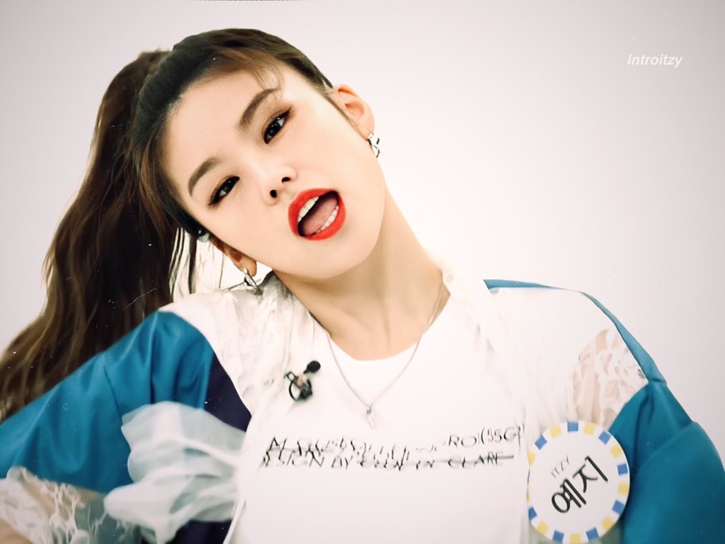 chic. 💙✨

— #yeji #itzy #황예지 #있지