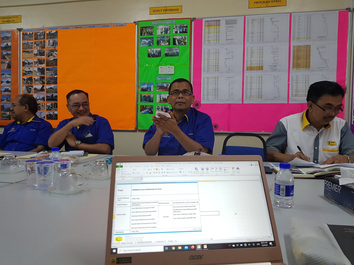 #12Mac2020  Sesi lawatn kerja teknikal &amp; intervensi prjk Membina Kuala Tganu ByPass yg diketuai olh PK <a href="/JKRCPAB/">Caw. Perancangan Aset Bersepadu, JKR Malaysia</a> , Tn Ir <a href="/Mrk69658148/">Rahim PK CPAB</a> . Turut disertai olh HOPT, HODT &amp; pskn prjk. Dgn cabarn yg ada, prjk dlm kawaln terbaik pasukn pelaksana.
<a href="/JKRMalaysia/">JKR Malaysia</a> 
<a href="/CawJalanJKR/">Cawangan Jalan JKR Malaysia</a> 
<a href="/Mrk69658148/">Rahim PK CPAB</a>