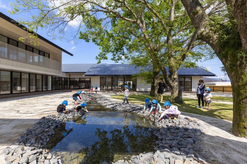 designverse1's tweet photo. 【 #designverse #VerseFocus #architecture #design 】
🥰#HIBINOSEKKEI—MRN Kindergarten and Nursery

😘For details, plz visit: https://t.co/PcwxJIEEcl

#architecturaldesign #Kindergarden #kids #Japan https://t.co/cphv0M9KD9