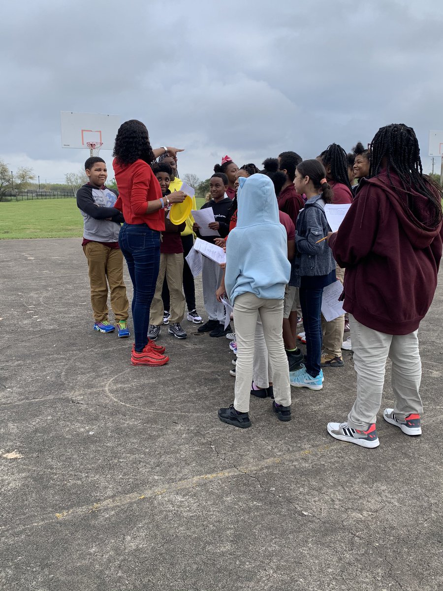 BrandonJasmine3's tweet photo. I’m all about STUDENT ENGAGEMENT‼️ it definitely makes a difference‼️ #FrisbeeToss https://t.co/NColDCRMCG