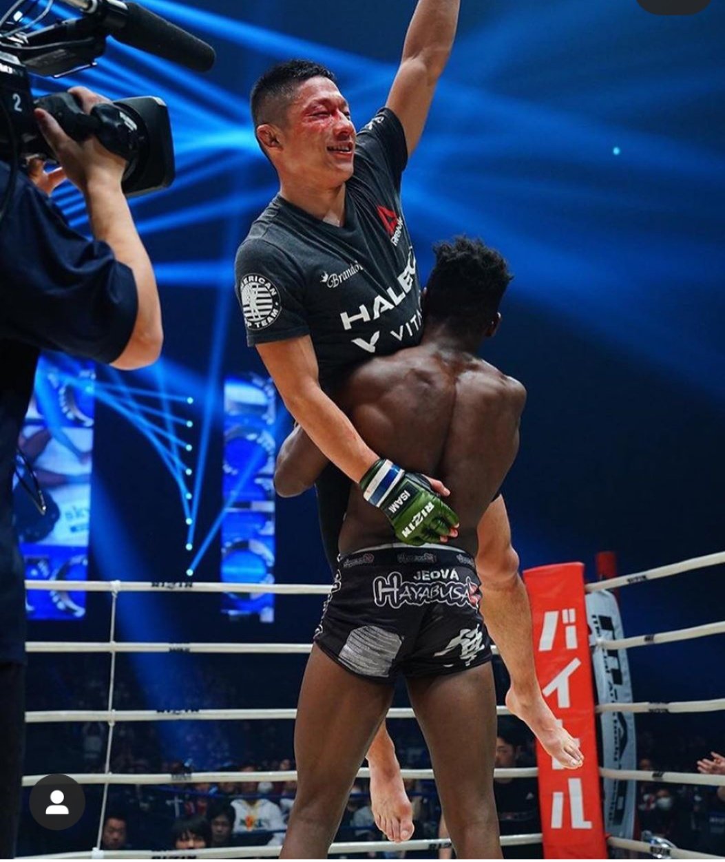 格闘技カエル على تويتر ケイプ Ufc One ノーノー 俺はベラトールに行くんだよ もう1本のベルトを取りにね 前のチャンピオンはそうしてただろ 俺もそうすることにした あのベルトは俺の予約済だ 待ってるぜ Rizinファイター だったら一生応援する 格闘技カエル على تويتر ケイプ Ufc One ノーノー 俺はベラトールに行くんだよ もう1本のベルトを取りにね 前のチャンピオンはそうしてただろ 俺もそうすることにした あのベルトは俺の予約済だ 待ってるぜ Rizinファイター だったら一生応援する