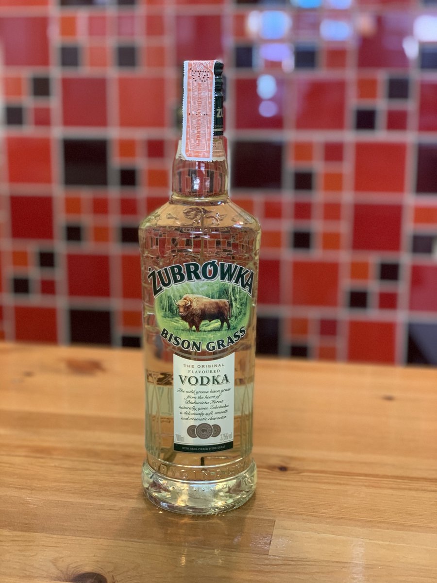 TealiciousBang's tweet photo. Now that the weather is getting warmer, come in and try our refreshing cocktail, made with special Vodka!

Zubrowka Bison Grass Flavoured Vodka, served with apple juice, a pinch of cinnamon and ice - amazing!

#Zubrowka Bison Grass Vodka https://t.co/mzR0mxgPul
