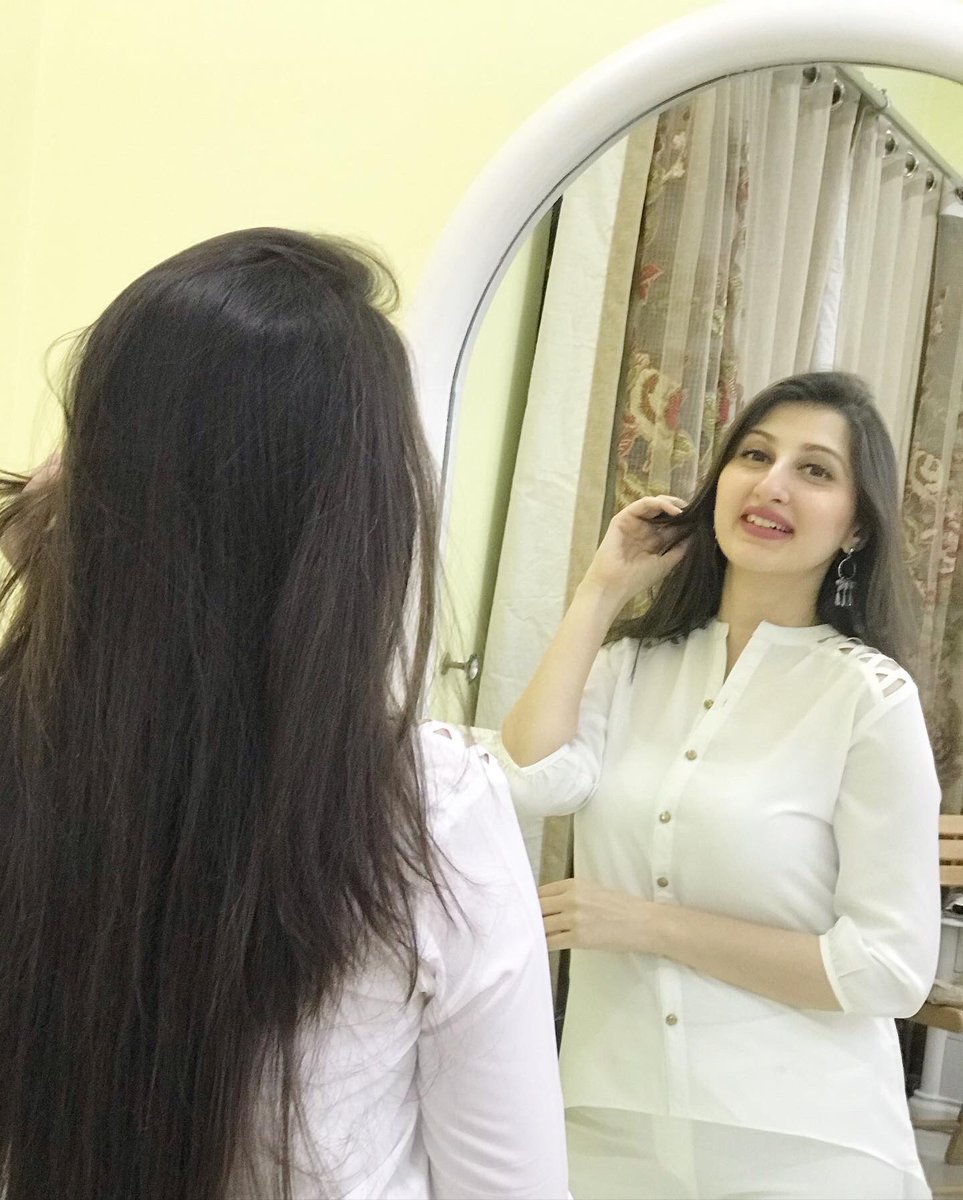 DrArooba1's tweet photo. If you’re searching for that one person that will change your life, take a look in the mirror 🤍
@DrArooba1 #LoveForWhite #postShows #hosting #2020 https://t.co/sk92DMpbSW
