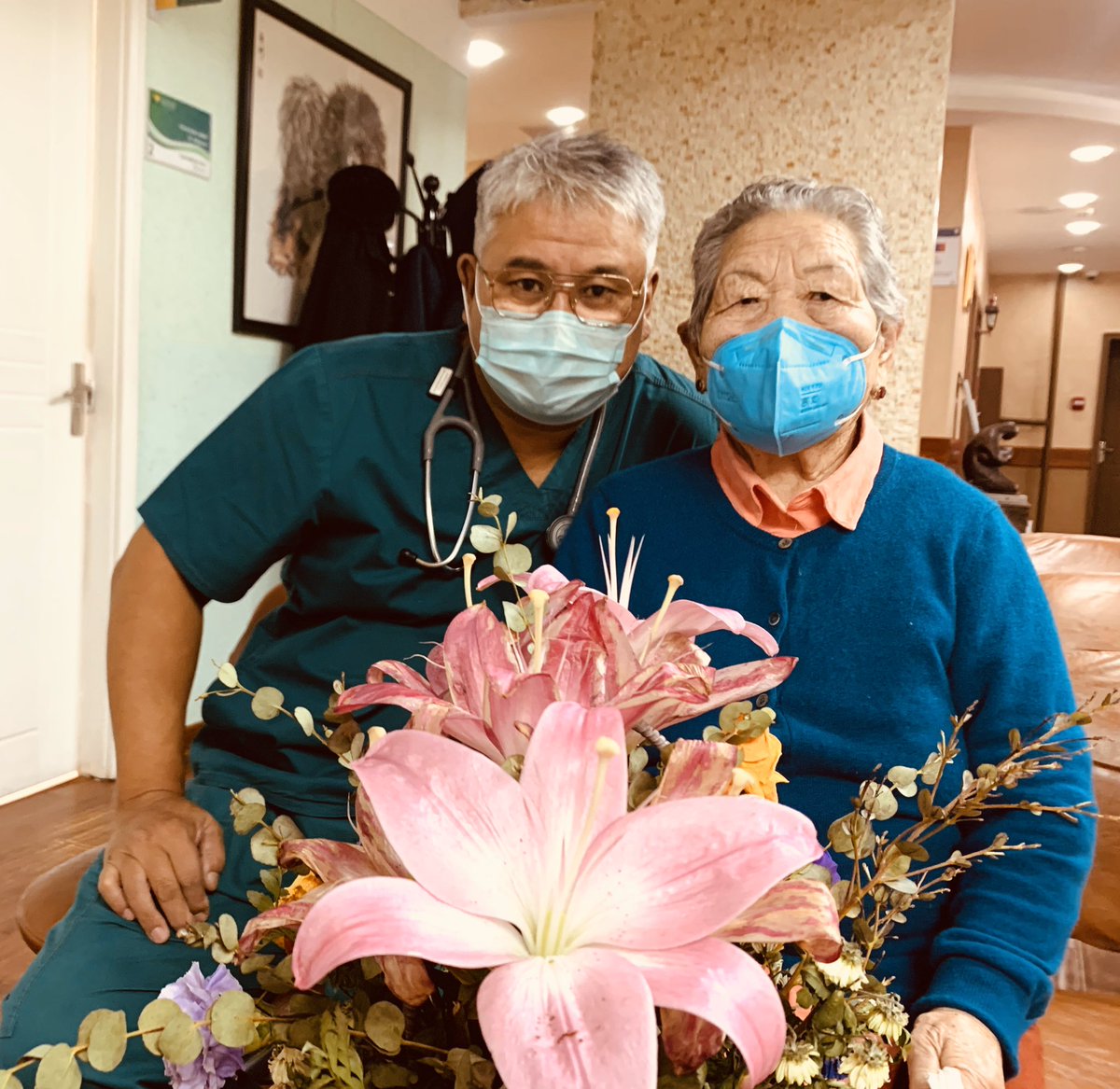 100 настай Пунсал эмээгийн нас, буян, ерөөлийг та нарт дамжуулая: хөнгөн шингэн, ухаан цэлмэг саруул, эрүүл явна