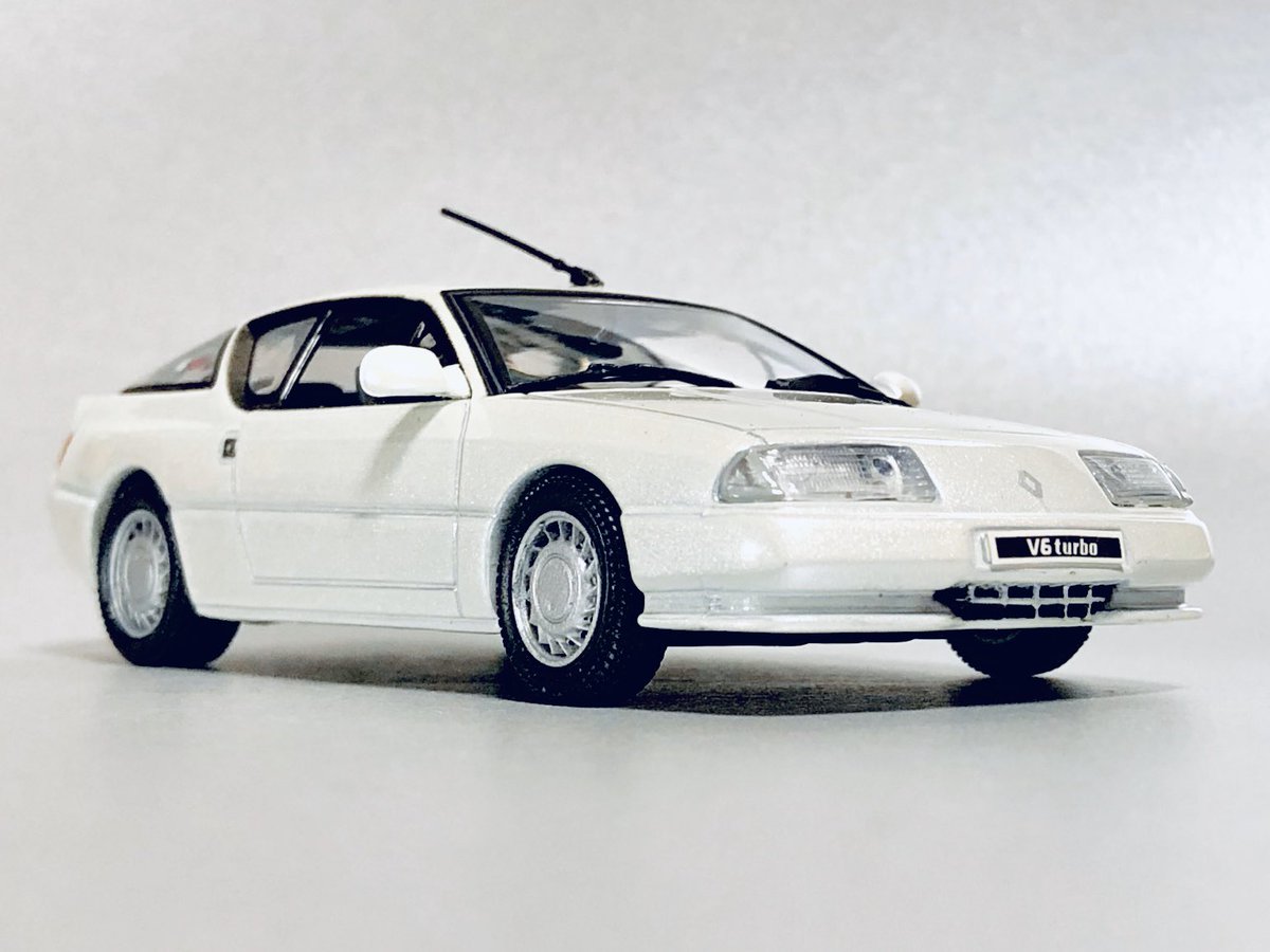 otohimegogo's tweet photo. Renault Alpine V6 Turbo
ドッカンターボのリアエンジン車と聞くだけでとても不安な気持ちになるが、わいの中では世界一カッコ良いスポーツカー。
911のライバルみたいに語られるが、多分あっちはそう思ってない。
モデルはUH製1/43。
ミニカー自体が珍しい。
#UNIVERSAL_HOBBIES https://t.co/gqVVx5oJRm