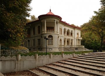 Taking a trip to the Sa'dabad Palace Complex tonight in my Iranian cultural heritage site thread. It was built by the Qajar & Pahlavi monarchs in Shemiran and includes galleries, mansions/palaces & museums in its 300 hectares of area. That's 32,291,731 square feet.