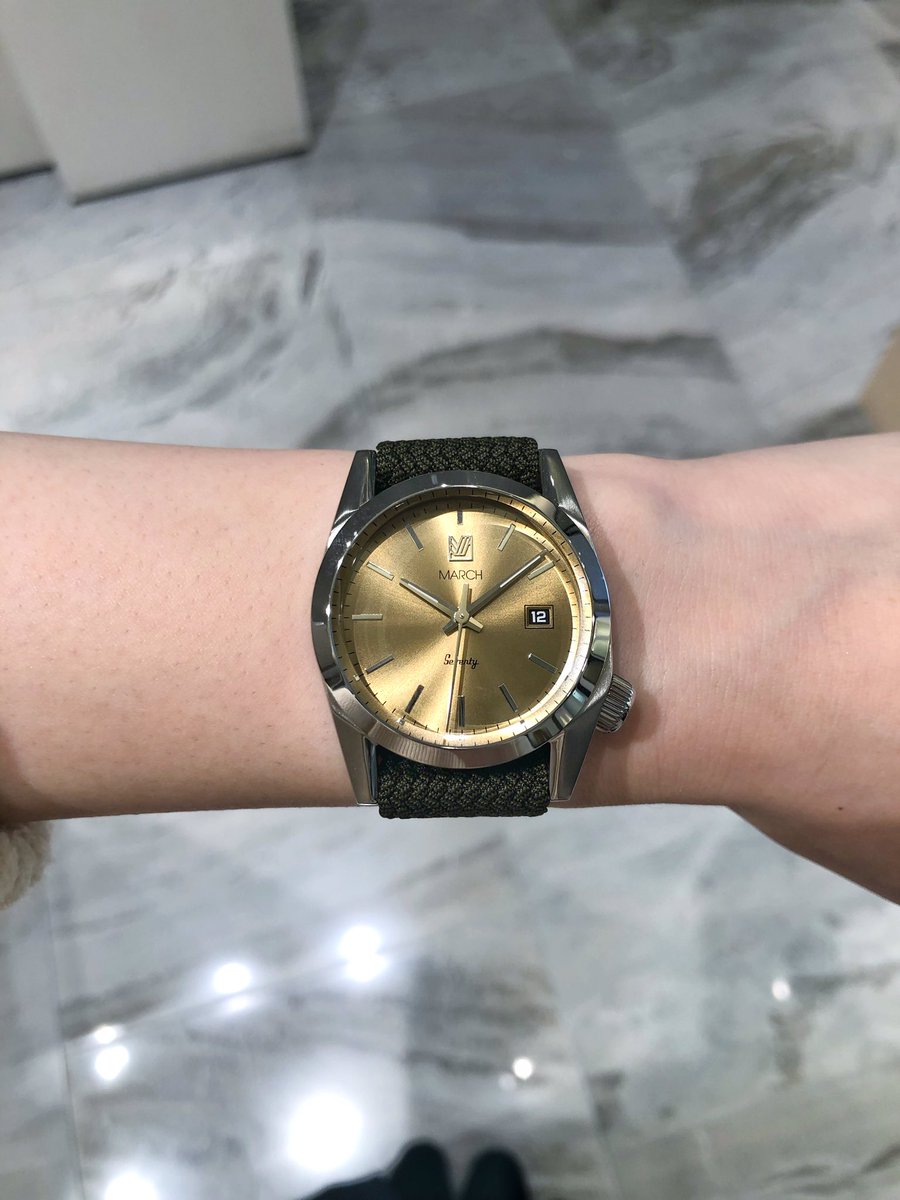 HMS_WatchStore's tweet photo. MARCH LA.B🇫🇷
少し小さめのサイズとふっくらとした厚みのあるケースがクラシカルな印象のウォッチです⌚️
クラシカルなデザインにナイロン製のベルトを合わせることで、モダンな雰囲気になります✨
#hmswatchstore #marchlab #マーチエルエービー #watch #腕時計 #東急プラザ銀座 #hinkarinka https://t.co/2jHquMbJYr