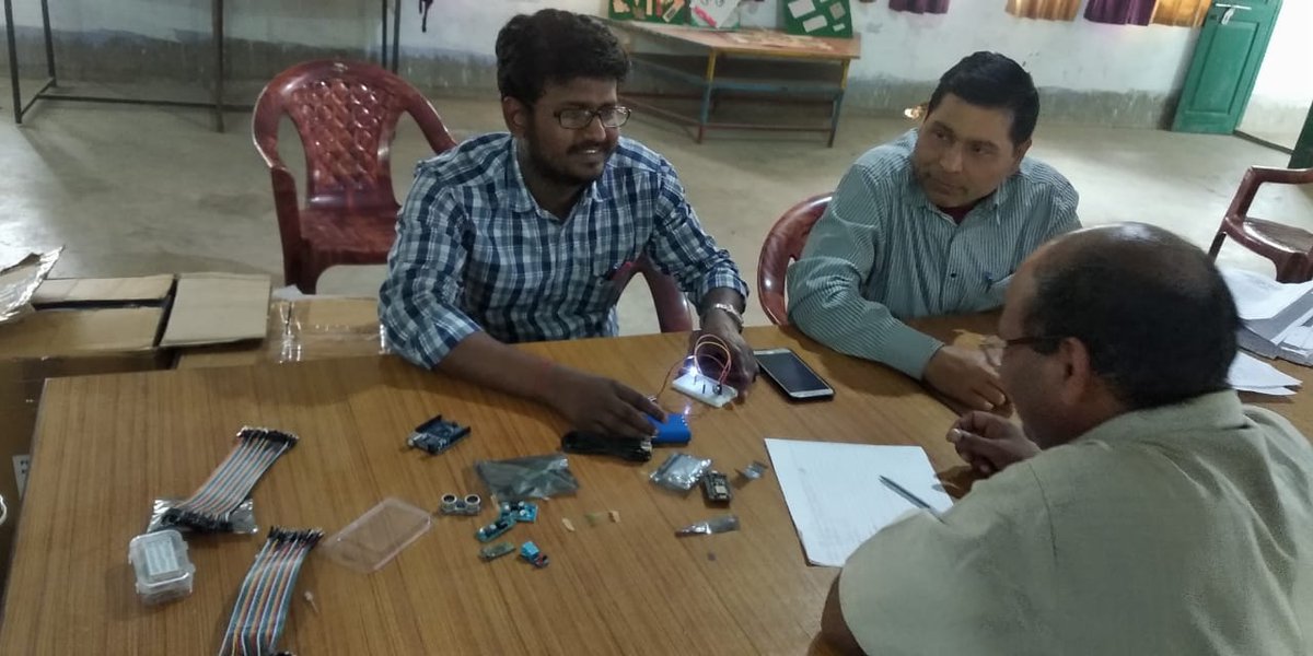 stembazaar's tweet image. "True teachers illuminate the path to achievement, believing the best way to predict a child's future is to help create it."
👨🏫Day 1 of Teachers Training Completed at K.V Banka.
#NITIAayog #STEMeducation #Electronics #Robotics #Labs
#ATALTINKERINGLAB