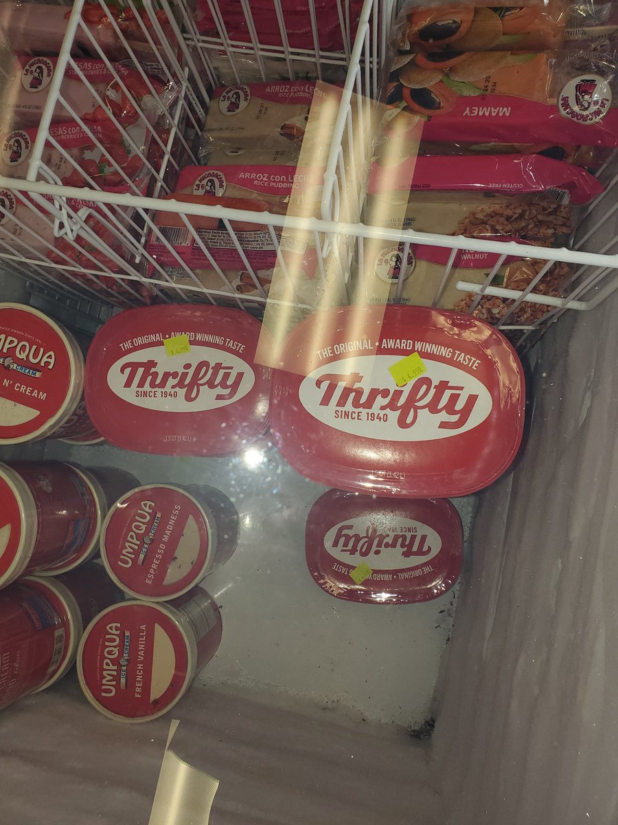 DrivesPdx's tweet photo. Been a couple decades since I've seen #thriftyicecream . #pdx #keepportlandweird #uberdriver #pdxuber #lyftlife #calimemories https://t.co/yXVVRXanDu