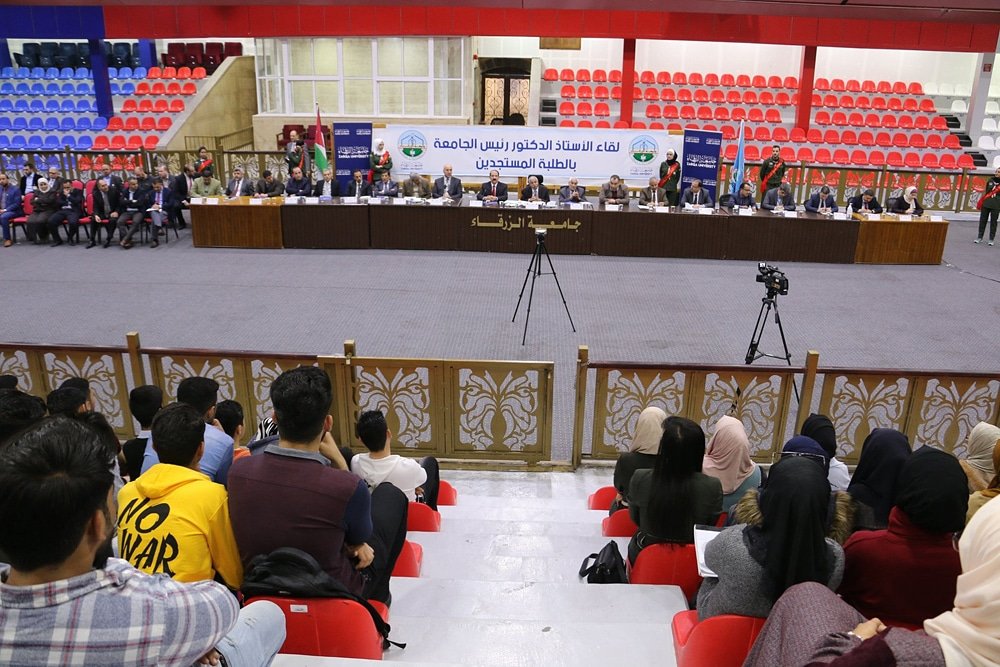 News_Zu's tweet photo. رئيس جامعة الزرقاء يلتقي الطلبة المستجدين

https://t.co/QFQn9xzz29 https://t.co/MUZCOZHeiU