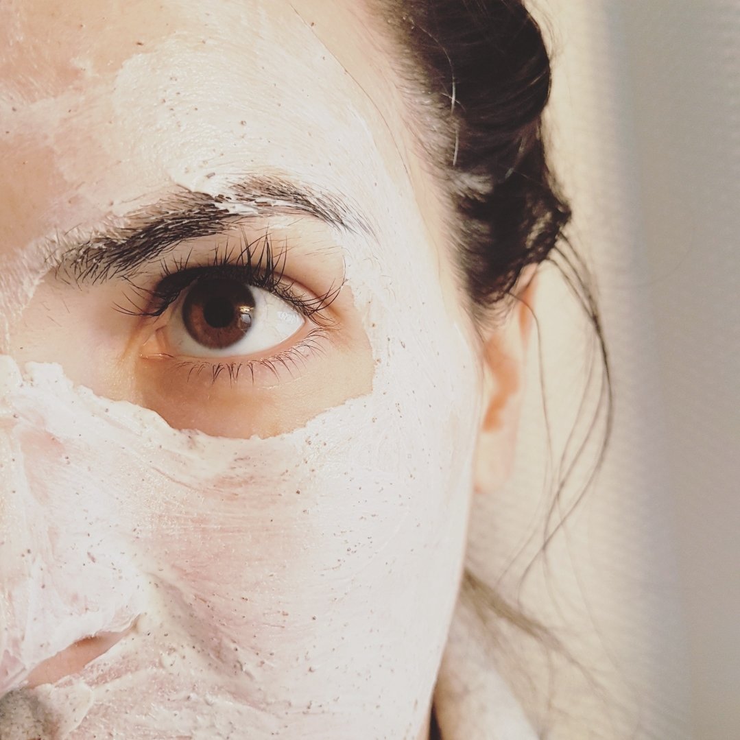 Delia_Organics's tweet photo. You're questions about our Berry Buffing Masque have been answered! Check out our Tutorial on our blog to learn more! #NaturalSkincare #selfcare #WellnessWednesday https://t.co/pE76ZT2IOS https://t.co/EaFvYNLIca