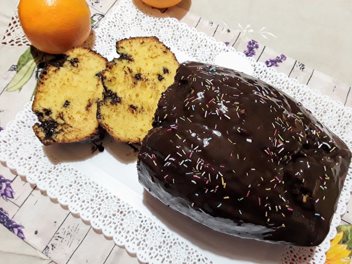 Buongiorno a tutti amici, per addolcirvi la giornata oggi bauletto all'arancia glassato al cioccolato, per la ricetta su michelaencuisine.blogspot.com