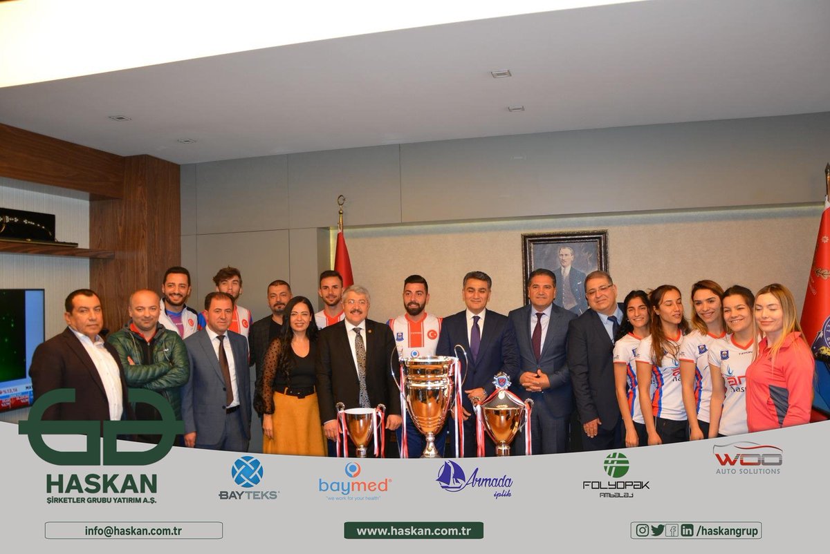 Sponsoru olmaktan gurur duyduğumuz Şampiyon Gaziantep Polisgücü Hokey Takımımızla Gaziantep İl Emniyet Müdürümüz Sn.Cengiz Zeybek'i ziyaret ettik. Sporcularımızı ödüllendirdikleri için sayın müdürümüze teşekkür ediyoruz.