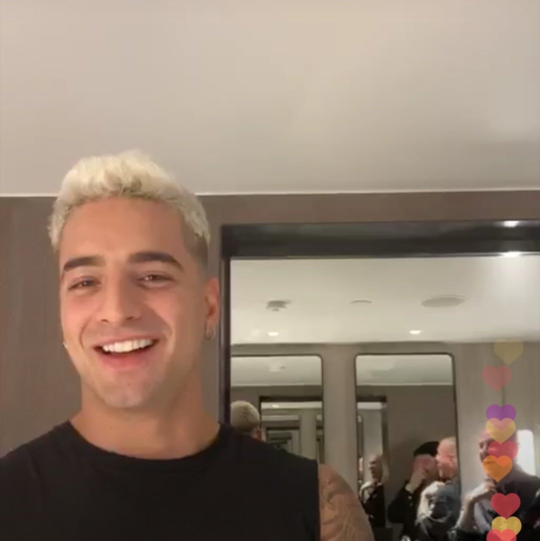 AlexNelo's tweet image. Ódienme todo lo que quieran, pero yo sí AMO a Maluma sin barba.

😍