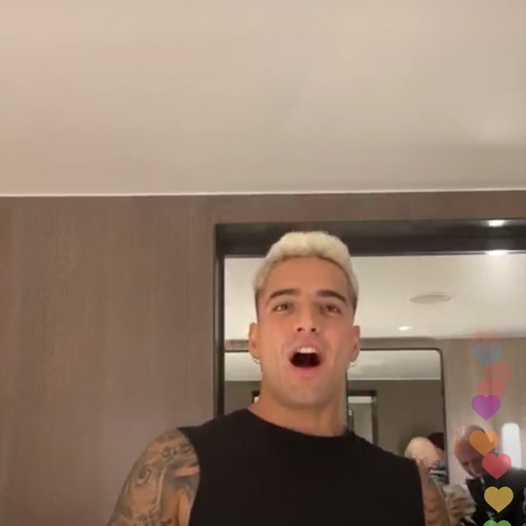 AlexNelo's tweet image. Ódienme todo lo que quieran, pero yo sí AMO a Maluma sin barba.

😍