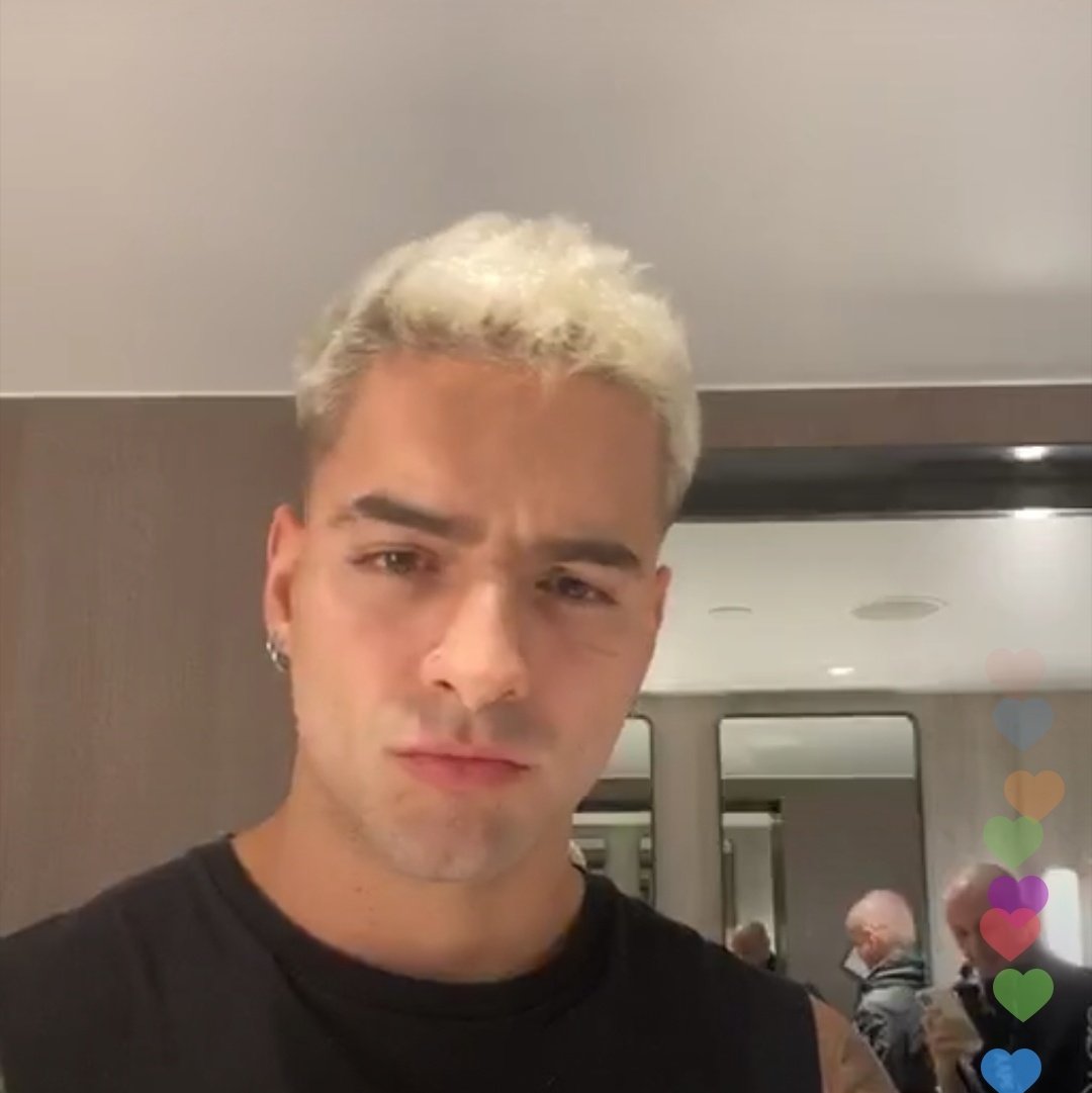 AlexNelo's tweet image. Ódienme todo lo que quieran, pero yo sí AMO a Maluma sin barba.

😍