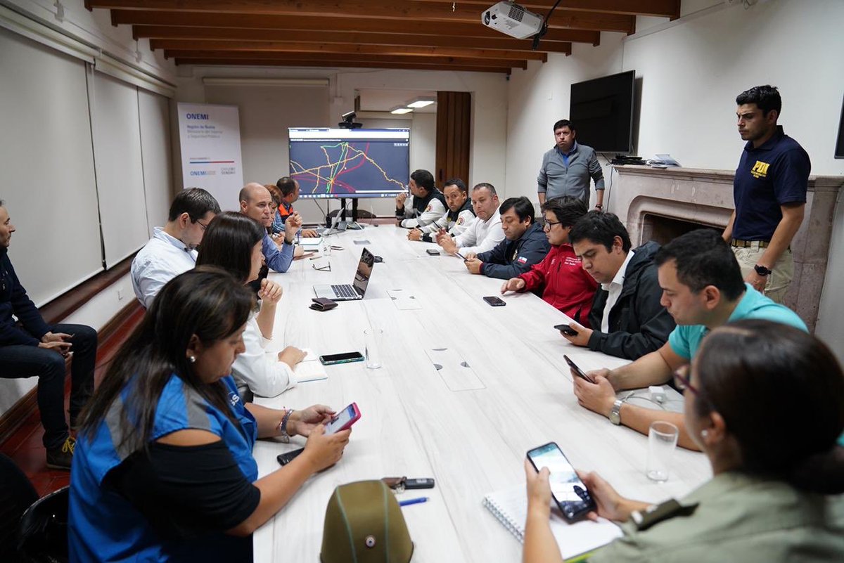DPRNuble's tweet photo. Nos encontramos en @onemichile a raíz del olor a gas que se siente especialmente en las comunas de #Chillán y #ChillánViejo, hemos descartado cualquier tipo de fuga de gases inflamables o tóxicos. Además reiteramos que no se encuentra afectada la red de agua potable. https://t.co/Wvoje89nVf