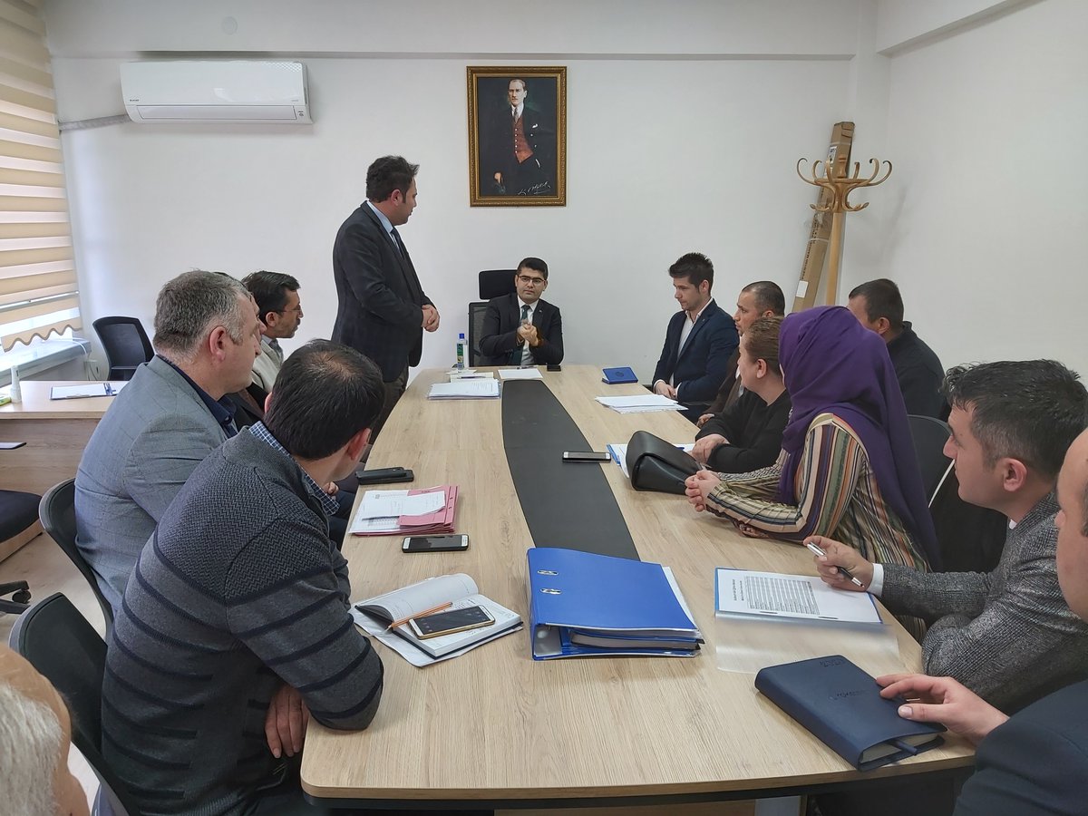 SulakyurtM's tweet photo. İlçe Geneli Okul Aile Birliği Başkanları ve Okul/Kurum Müdürleri toplantısı İlçe Kaymakamımız Sayın Gökhan DOLAŞ Başkanlığında Kaymakamlık Toplantı Salonunda gerçekleştirildi. @kirikkalemem @tufekciyusuf @YldrayDOAN15 @iavci10 @metinevci6 https://t.co/2Ri6RZA1Jb