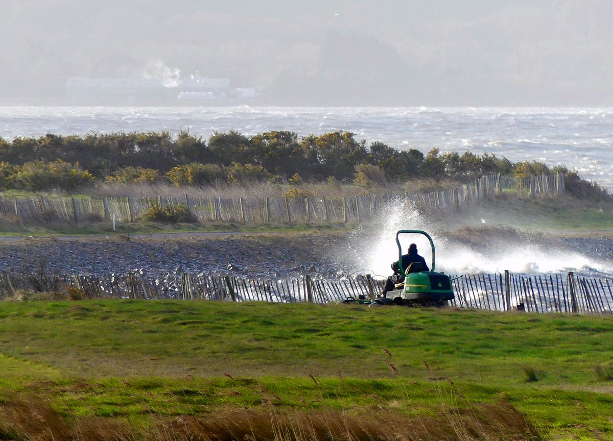 50mph wind, 8.57 metre high tide but business as usual for ground staff @MachynysGC