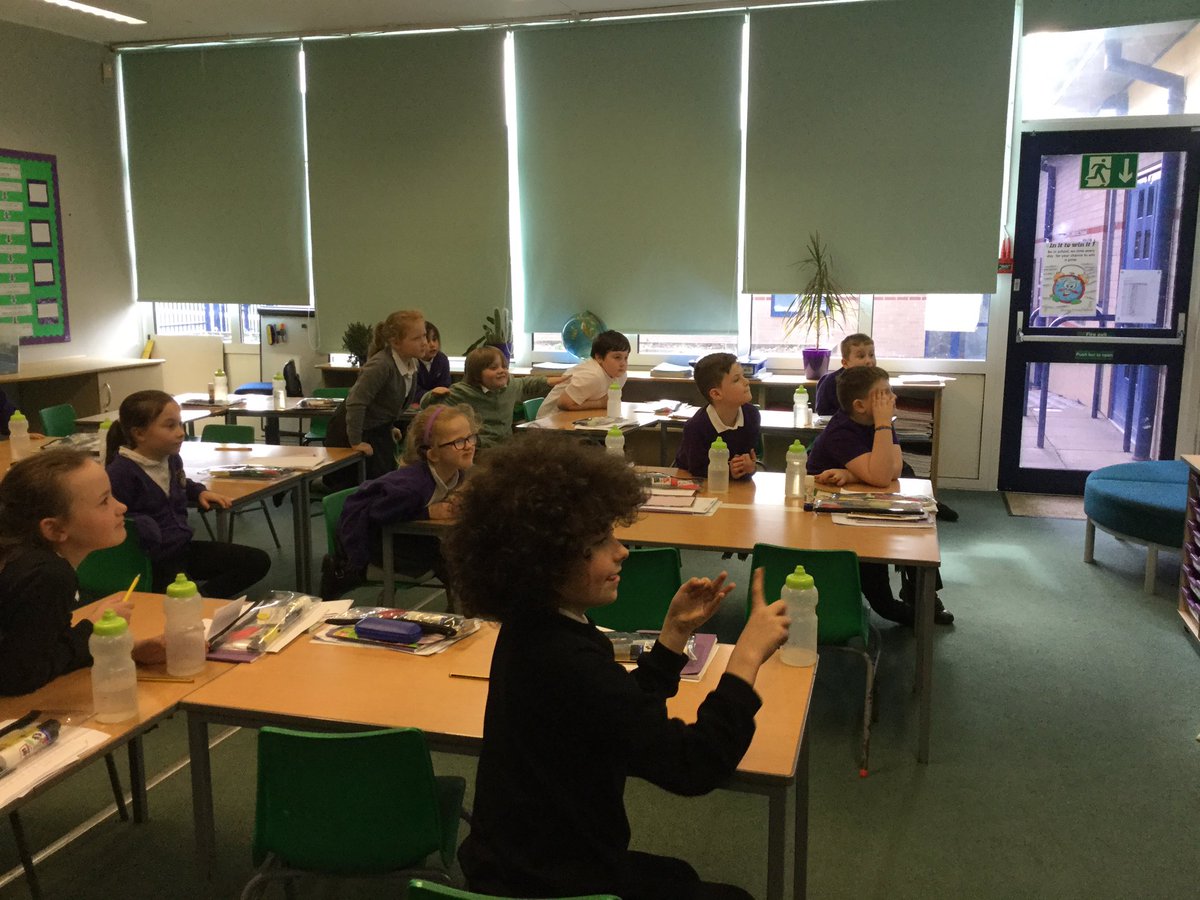 MrsZConnorGPS's tweet photo. Y3 watching their friends like hawks to see if they are completing the short division sums correctly. https://t.co/NnLzrYwkWi